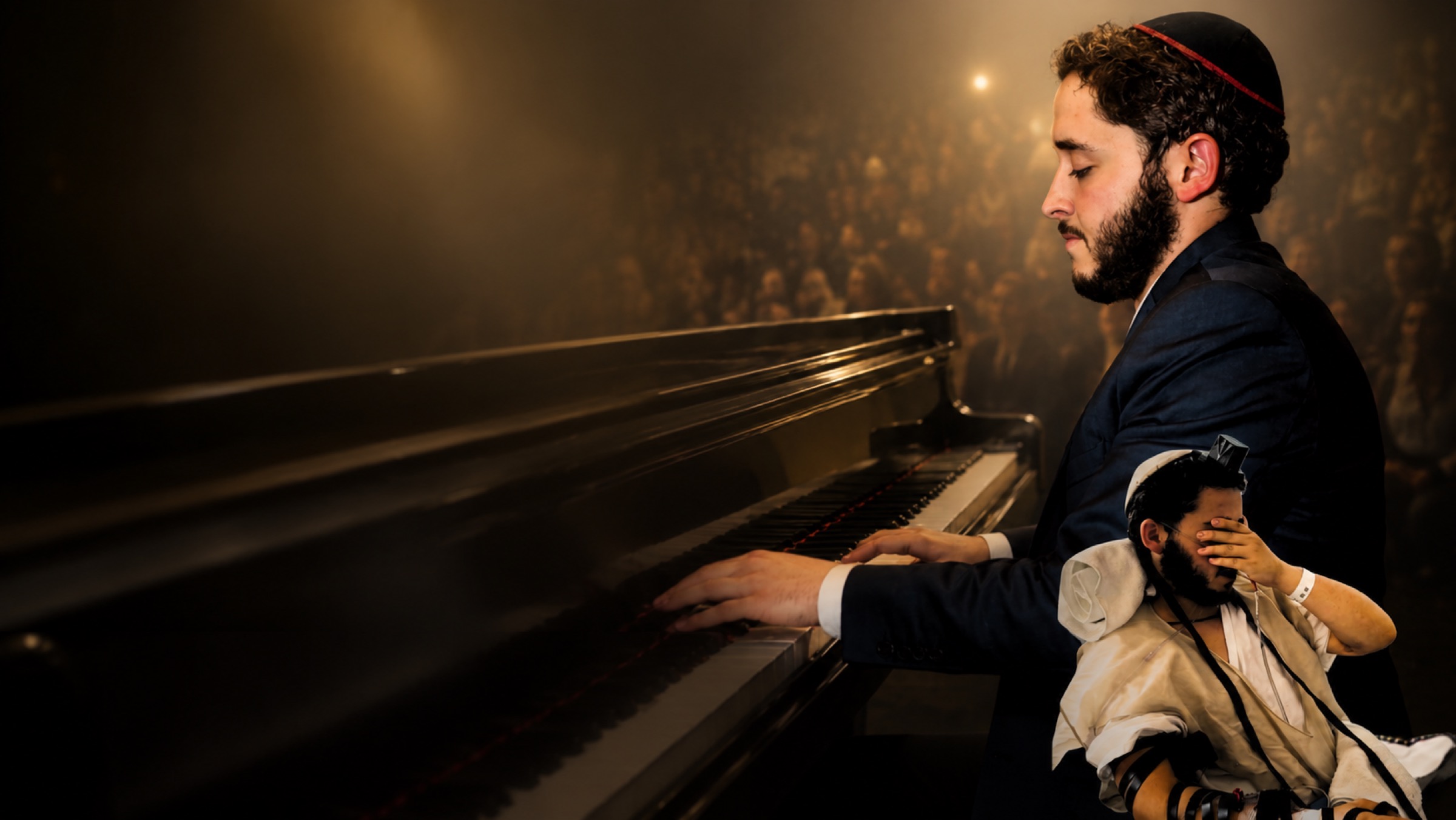 Rabbi Leibel Lazaroff performing live piano